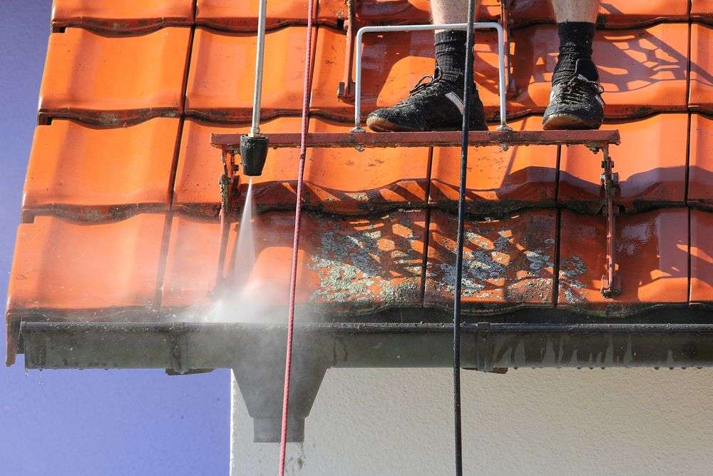 Reinigen van de dakpannen in 0347